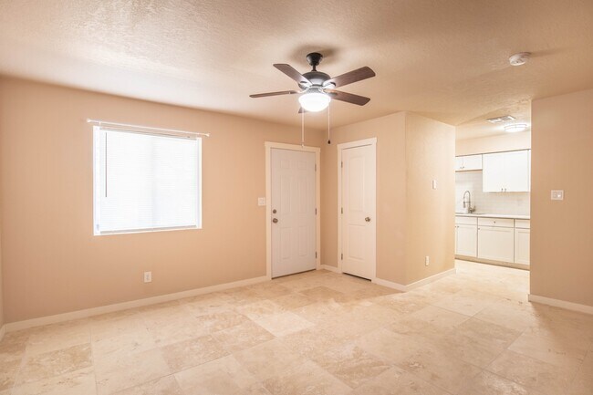 Building Photo - 2630 Fairway Dr