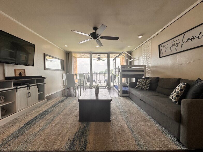 Building Photo - 12600 Melville Dr