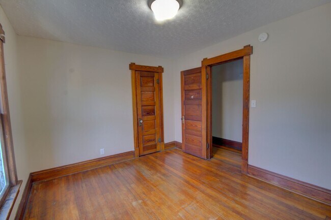 Building Photo - SL AAC907