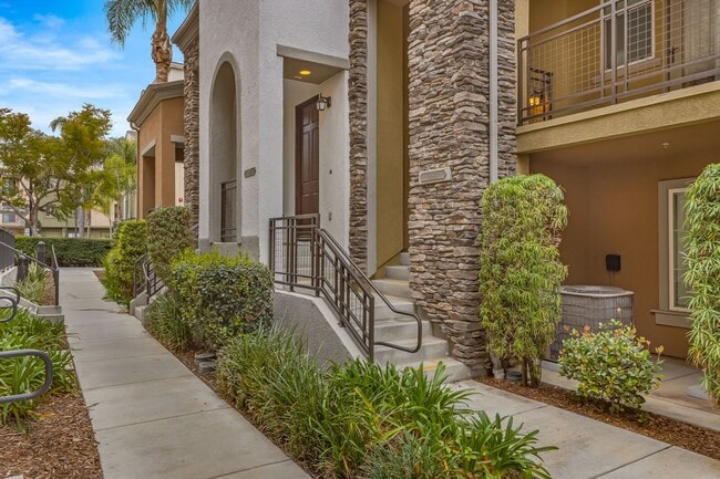 Building Photo - Lux 2 Bed 2 Bath Condo at the Spectrum!