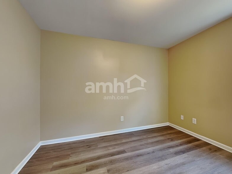 Building Photo - 6859 Coopers Hawk Trl