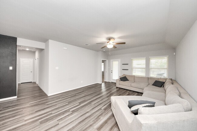 Building Photo - 518 Ellwood Terrace Ln