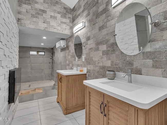 Building Photo - 5733 Saplinas Rd