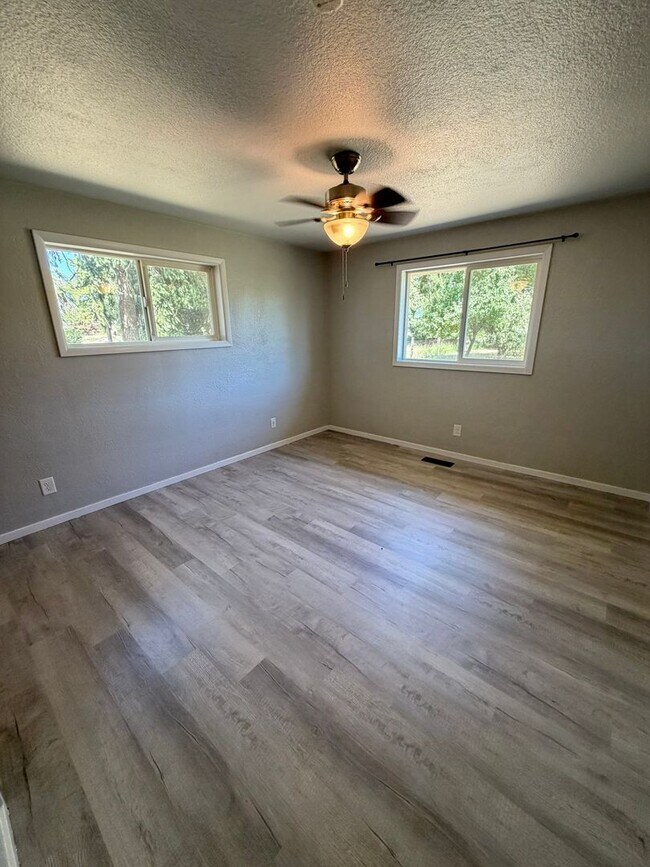 Building Photo - 27840 7 Mile Ln
