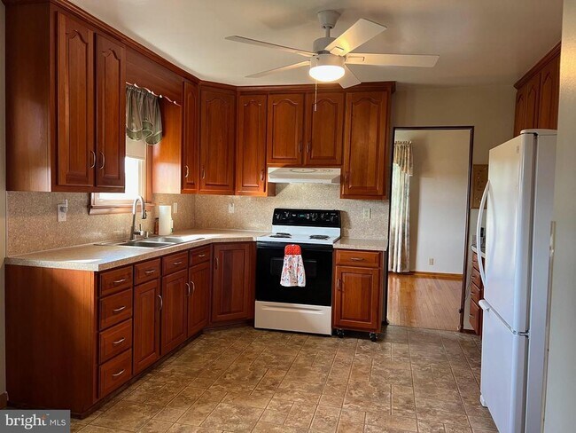 Building Photo - 15009 Falling Waters Rd