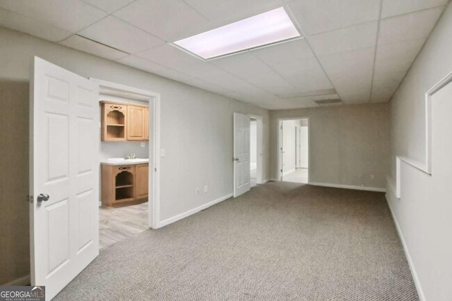 Building Photo - 2011 Chelton Way SE