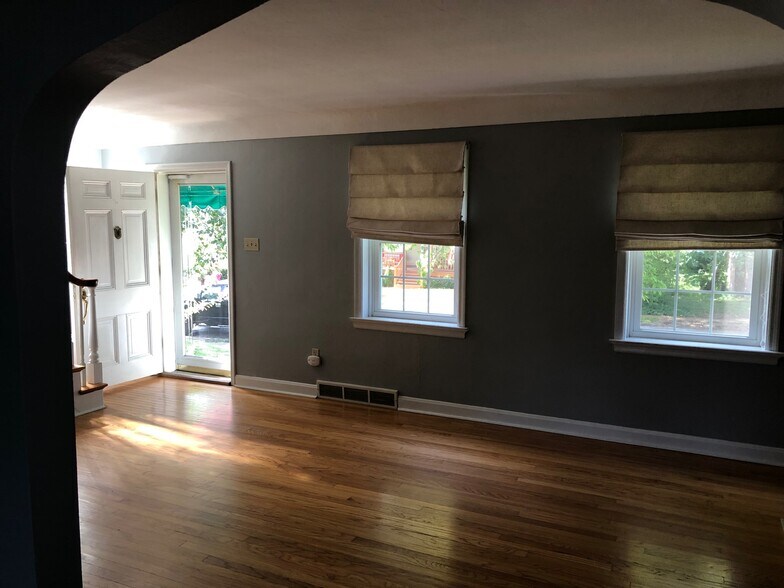 Living room and front door - 6959 Pernod Ave