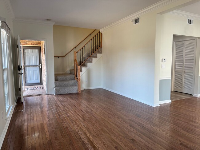 Building Photo - Remodeled 3BR Home Near Belmont & 12 South