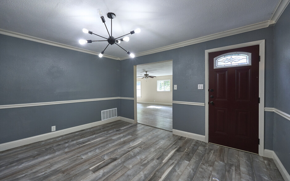 Building Photo - 401 S Ebrite St