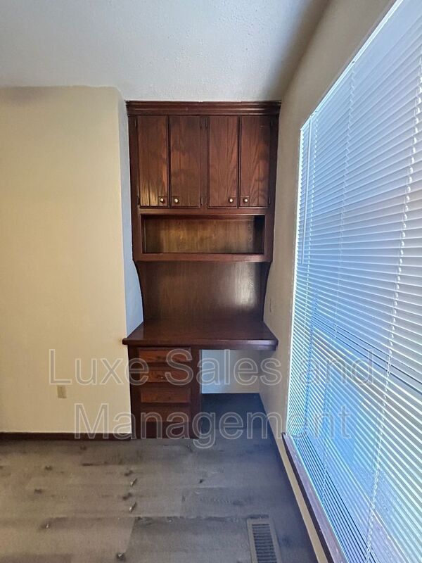Building Photo - 1307 Summerton Pl