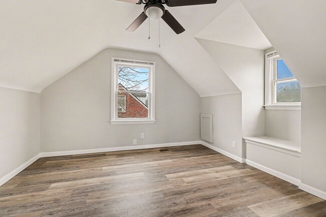 Building Photo - Stunning 3 Bed 1 Bath Home