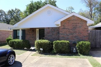 Building Photo - 529 Forest Ridge Ct