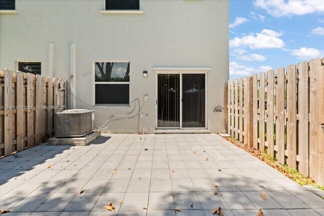 Building Photo - 2648 SE 15th Ct