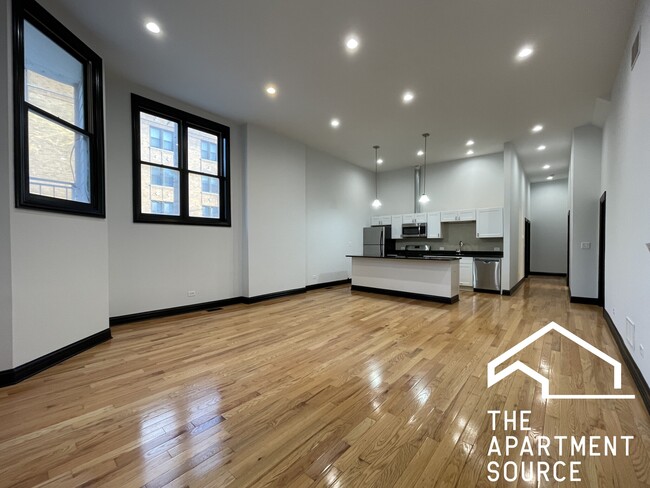 Building Photo - 2842 W Augusta Blvd