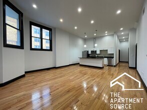 Building Photo - 2842 W Augusta Blvd