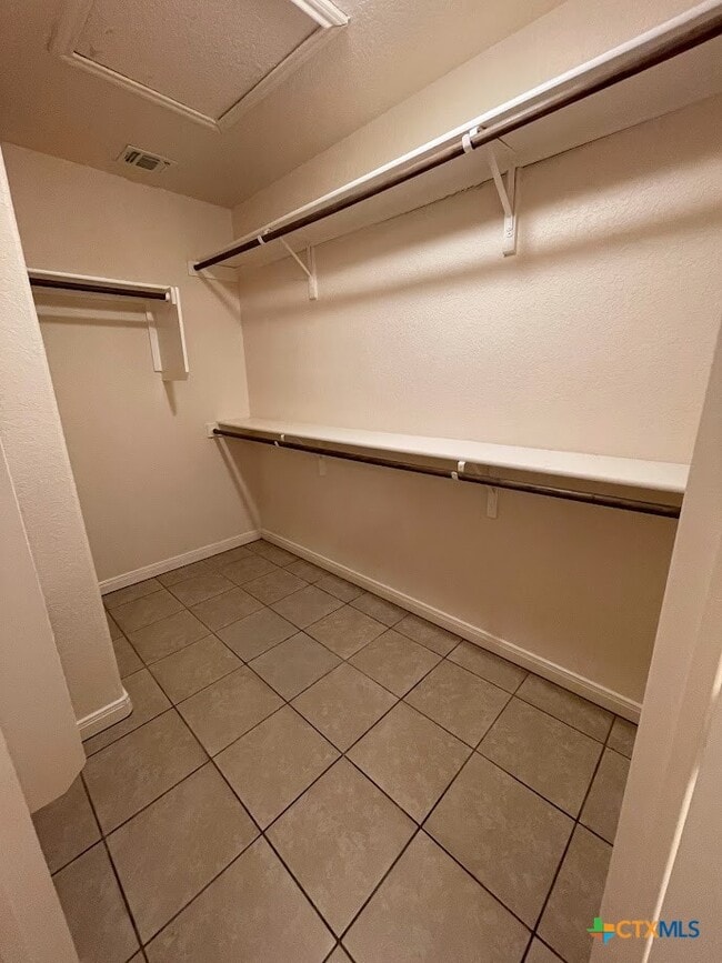 Building Photo - 2455 Golf Dr