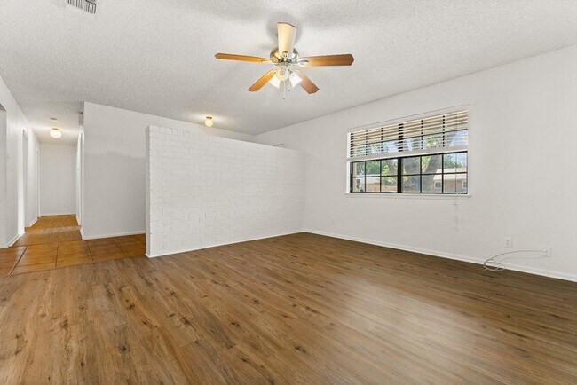 Building Photo - 1376 Poppy Ln