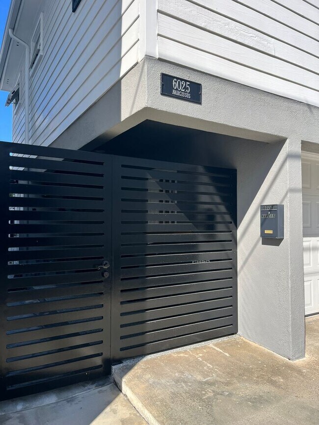 Building Photo - Location, Location, Location! Amazing upper unit near beach!