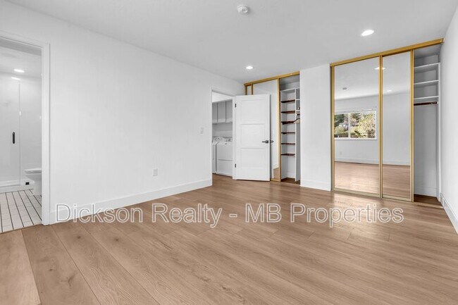 Building Photo - 7245 Pembroke Dr