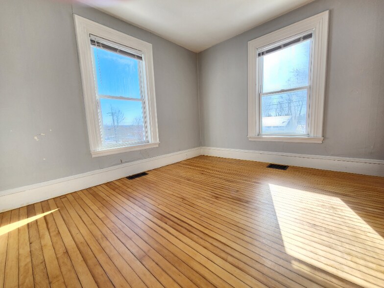 Building Photo - 72 Pier St