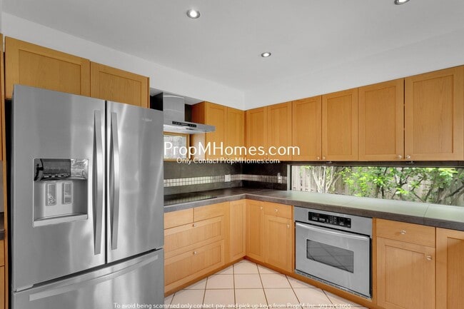 Building Photo - Sleek + Stylish Four Bedroom Escape in Palisades! DEPOSIT SPECIAL