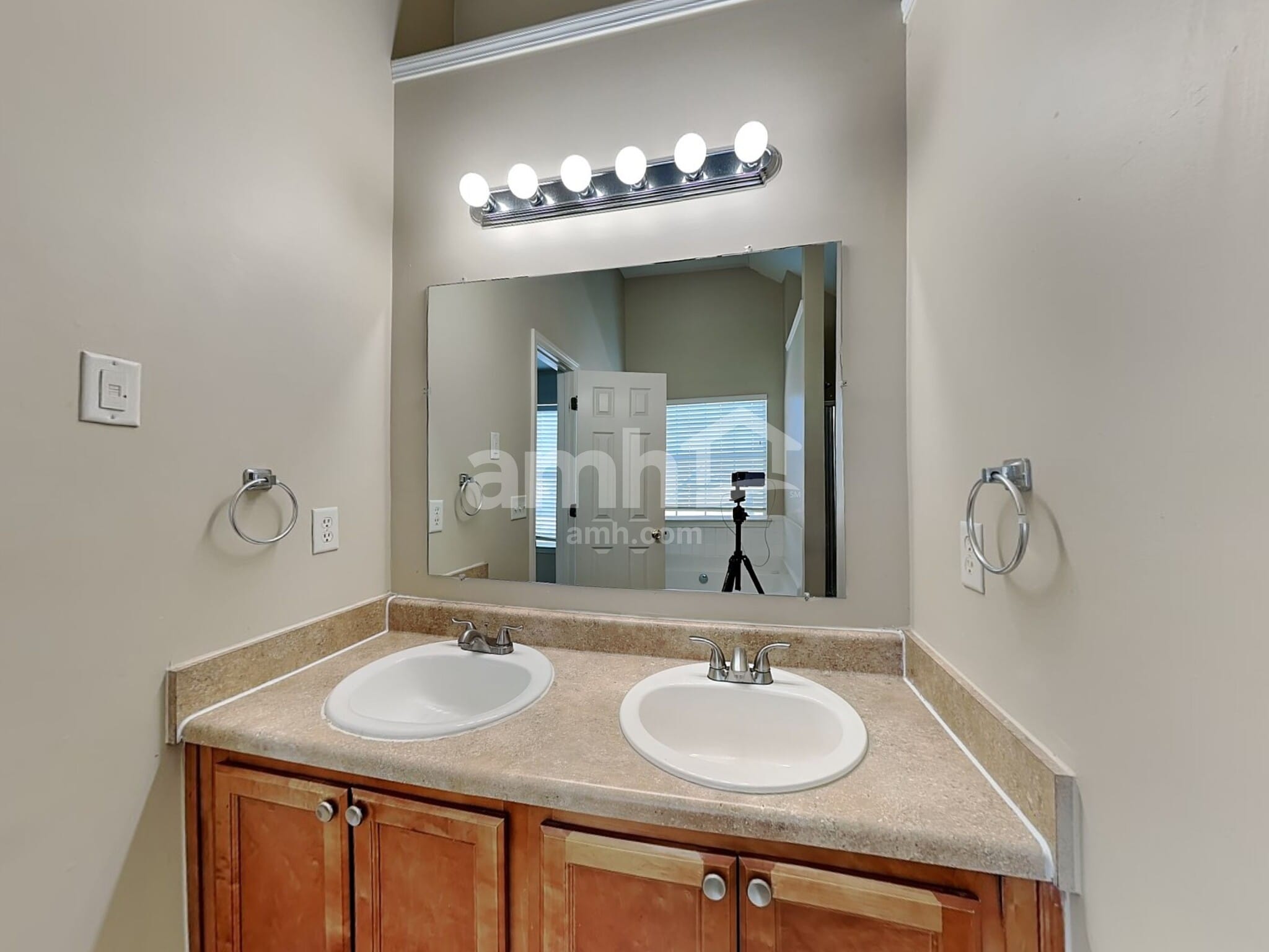 Building Photo - 501 Gonzaga Cir