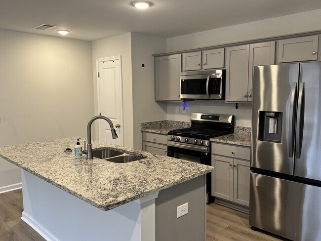 Building Photo - 424 Kohn Dr