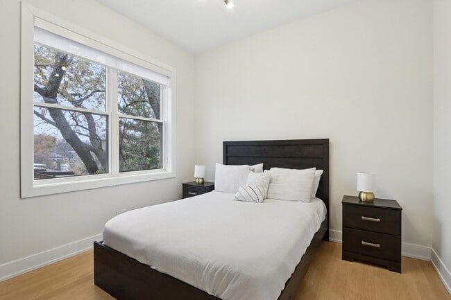 Building Photo - 4119 N Ashland Ave