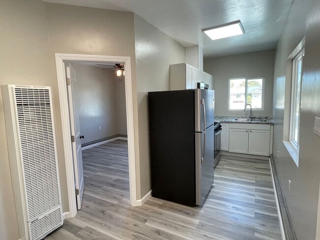 Building Photo - 1543 Wallis Ave