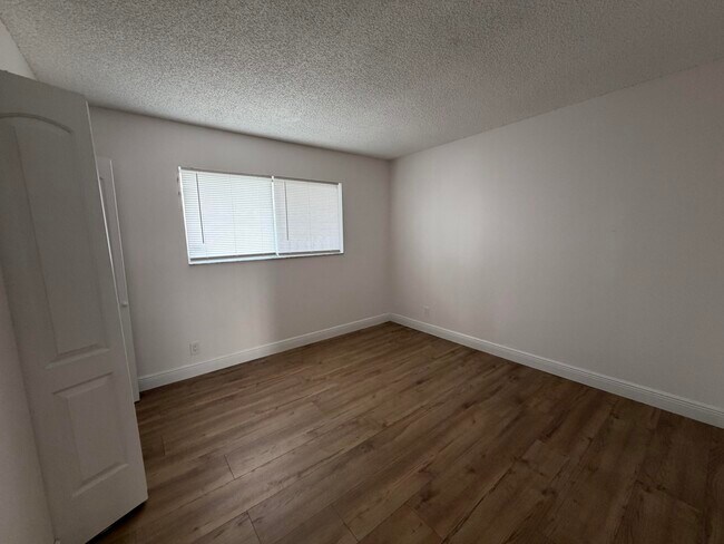 Building Photo - 8720 N Sherman Cir