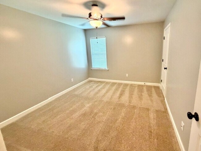 Building Photo - 8136 Maywood Dr