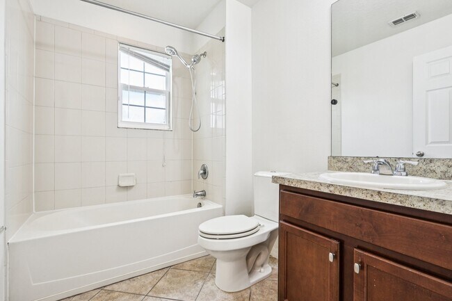 Building Photo - 1126 Maumee St