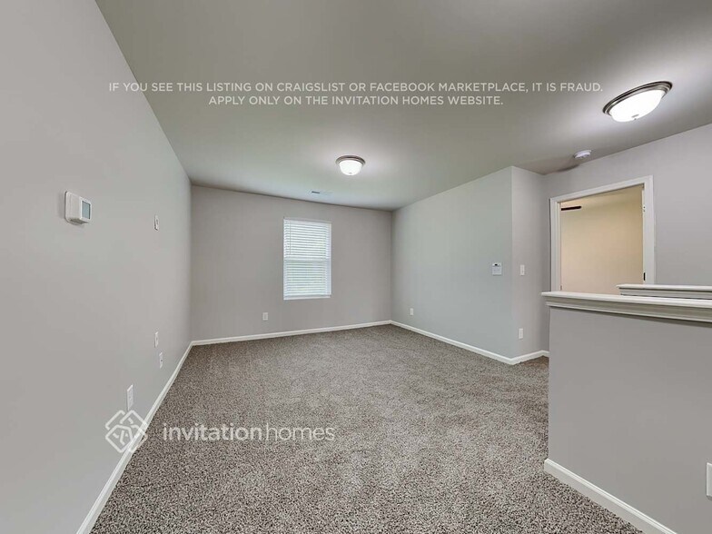 Building Photo - 915 Mathis Ave