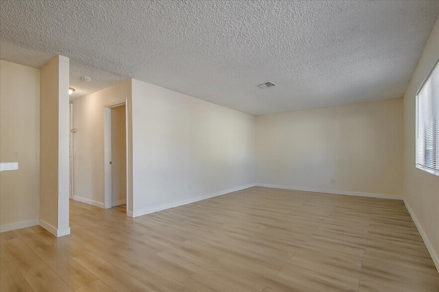 Building Photo - 9223 Langdon Ave