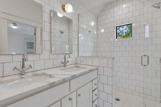 Building Photo - 4631 Marlo Dr