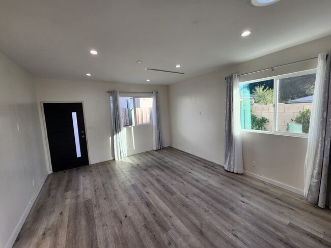 Building Photo - 10343 Jardine Ave