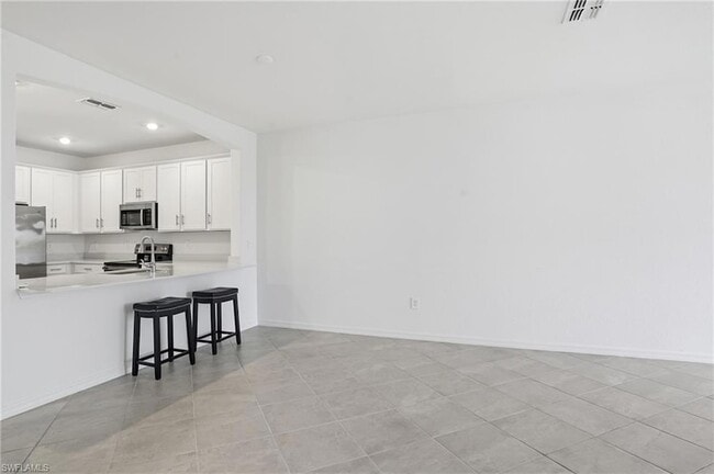 Building Photo - 2215 Dragonfruit Wy