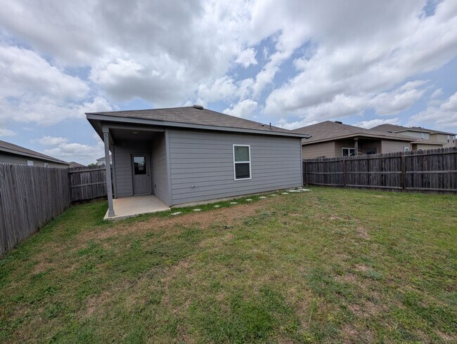 Building Photo - 3/2/2 in House Spring Valley / Luxury Vinyl Plank Through Out (NO Carpet) / Fenced in Yard / CISD...