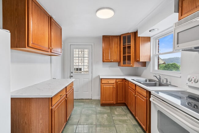 Building Photo - 5034 Ampere St