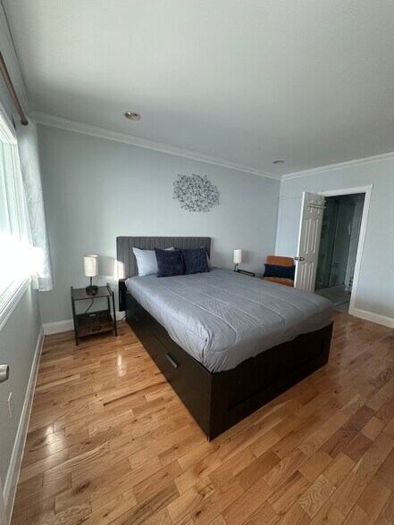 Building Photo - 205 N 11th St