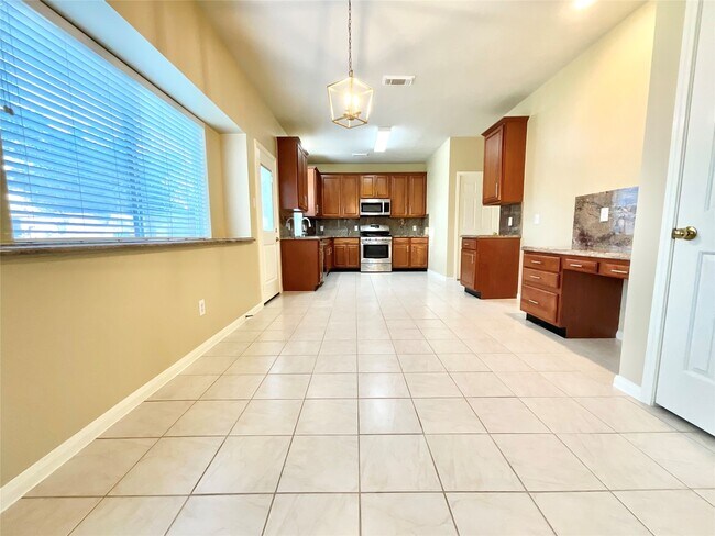 Building Photo - 17607 W Copper Lakes Dr