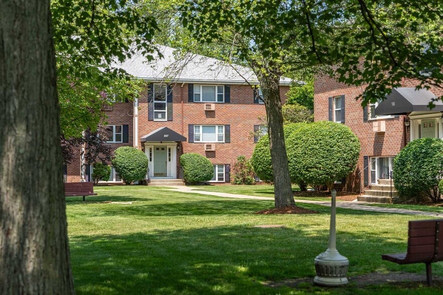 Primary Photo - Towne Estates