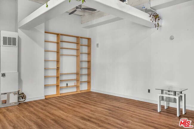 Building Photo - 312 W 5th St