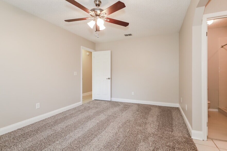 Building Photo - 1752 St Ives Dr