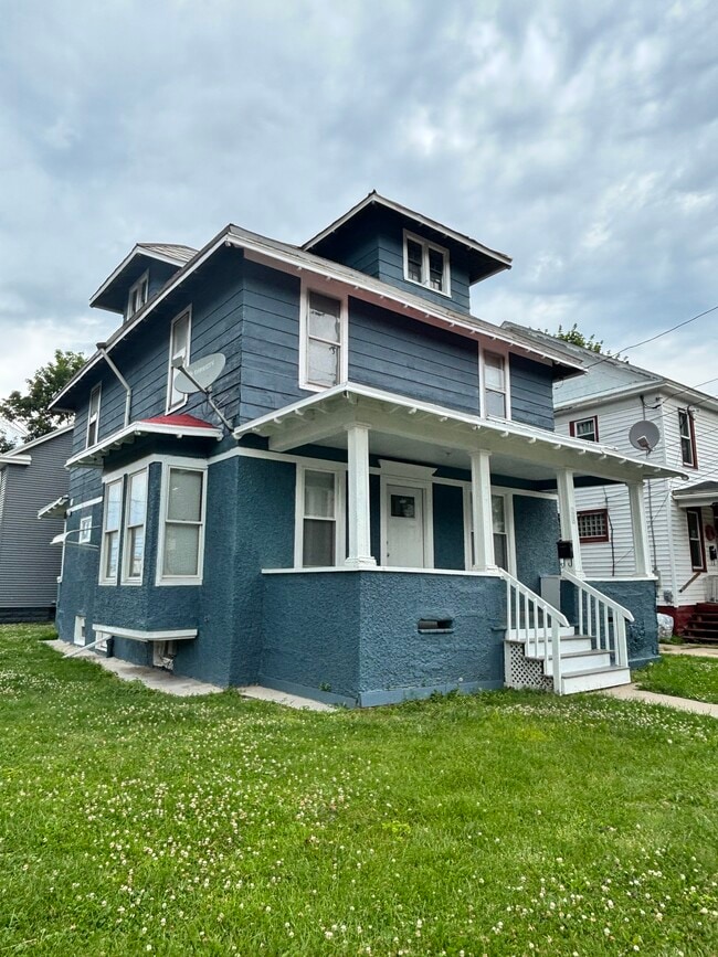 Building Photo - 1934 Butterfield Ave