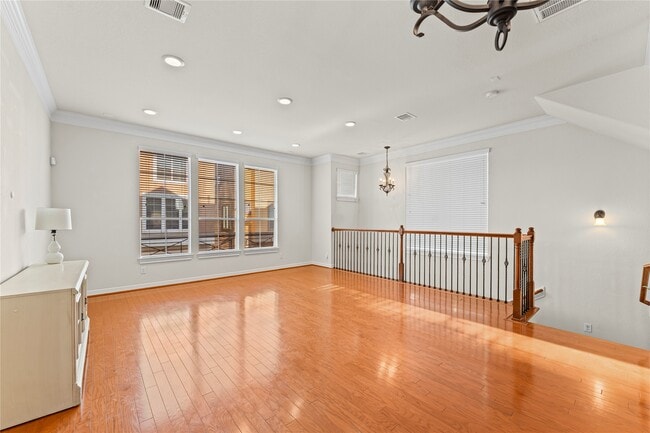 Building Photo - 3202 Clearview Cir