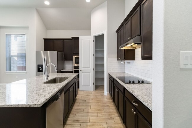 Building Photo - Beautiful 3-bed, 2-bath home for lease in ...