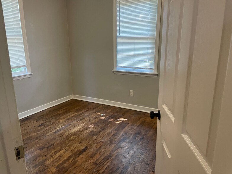 Building Photo - 1872 Portland Ave