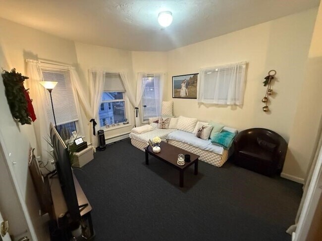 Building Photo - 126-128 Vernal St