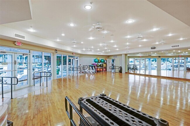 Building Photo - 3330 NE 190th St